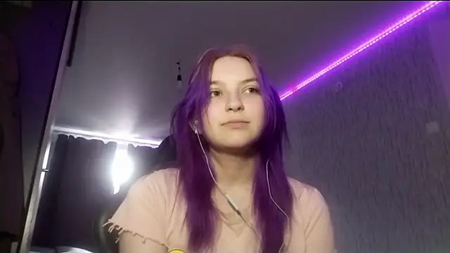 CaroylnOllhoff online show from 06-17-26, 10:28