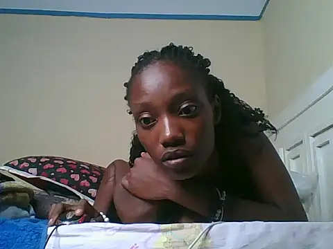 Snapshot of petitecharm chatting on 06-12-26, 11:03 petitecharm online show from 06-12-26, 11:03