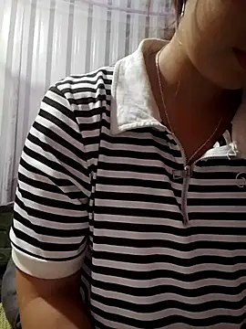 Snapshot of -Hezy- chatting on 06-13-26, 04:32 -Hezy- online show from 06-13-26, 04:32