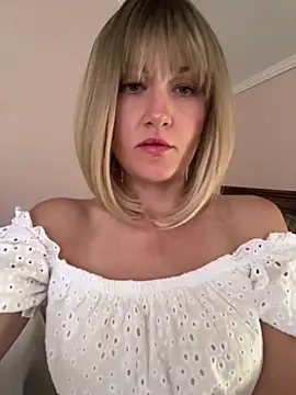 LunaFoxs online show from 07-17-26, 12:45
