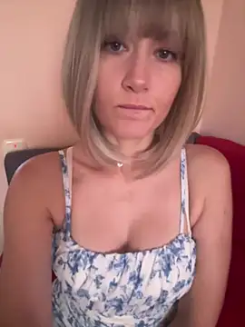 LunaFoxs online show from 07-19-26, 06:06