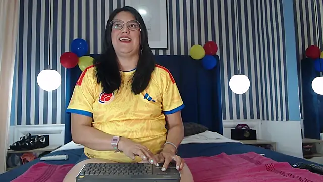 Sallydickinson online show from 06-26-26, 02:21