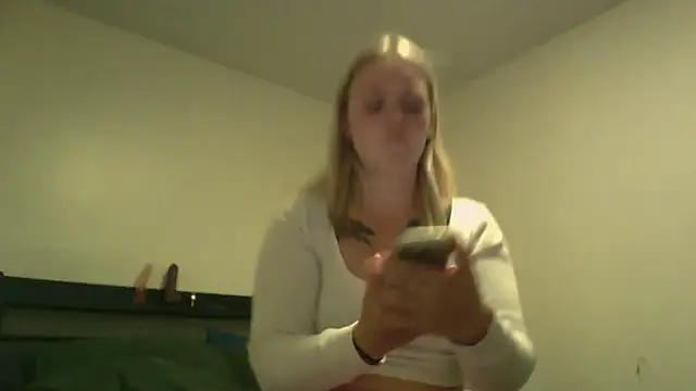 Snapshot of Skylarbaby99 chatting on 07-25-26, 01:47 Skylarbaby99 online show from 07-25-26, 01:47
