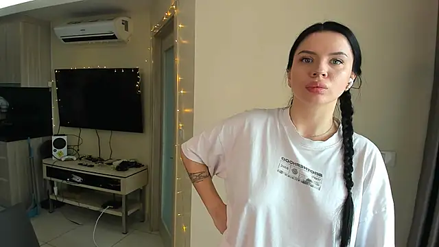 Evelyne xxo online show from 07-05-26, 04:19