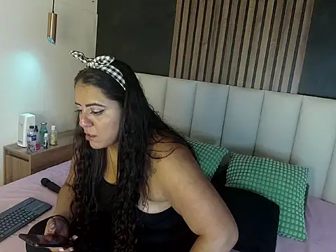 ShelyEvans   online show from 06-26-26, 01:10