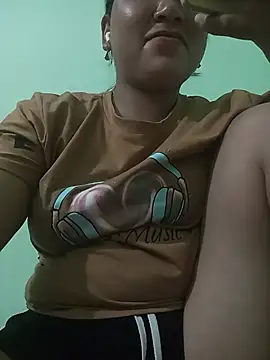 Snapshot of Uya-y chatting on 06-17-26, 10:50 Uya-y online show from 06-17-26, 10:50
