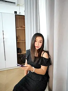 Snapshot of HY-SHUI chatting on 06-17-26, 01:56 HY-SHUI online show from 06-17-26, 01:56