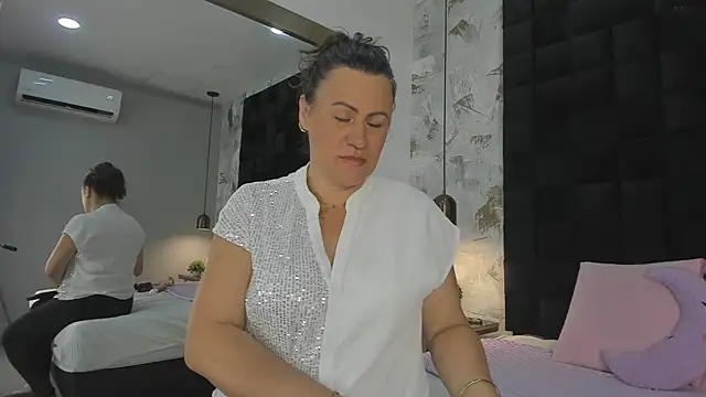 Snapshot of CharlotteG_ chatting on 07-04-26, 01:06 CharlotteG online show from 07-04-26, 01:06