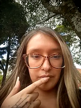Snapshot of karla-giraldo1 chatting on 07-21-26, 04:42 karla-giraldo1 online show from 07-21-26, 04:42