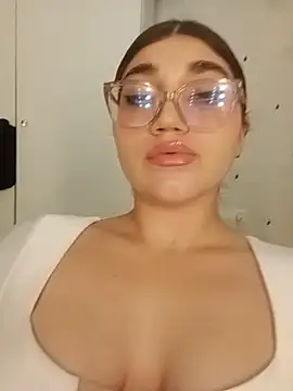 Violettvans3233 online show from 06-19-26, 12:15