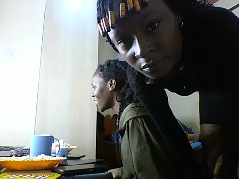 Snapshot of freakyqueenB chatting on 06-20-26, 08:00 freakyqueenB online show from 06-20-26, 08:00
