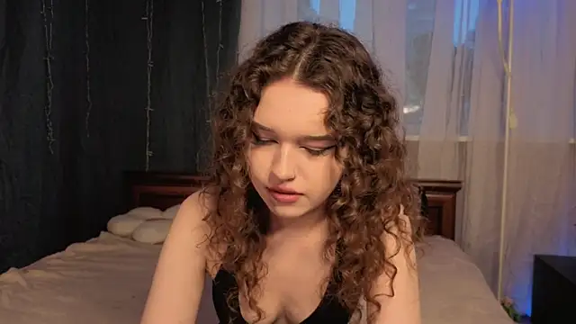 Snapshot of EsterReichert chatting on 07-18-26, 07:17 EsterReichert online show from 07-18-26, 07:17