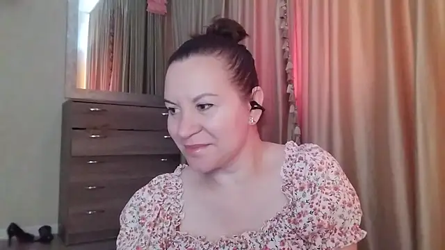Lauralison online show from 07-18-26, 02:32