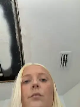 Blondebarbie21 online show from 06-22-26, 02:14