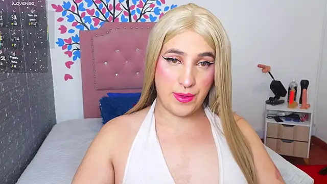 Snapshot of roxxy_pink_ chatting on 06-19-26, 06:45 roxxy pink online show from 06-19-26, 06:45