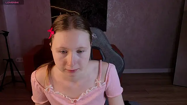 LiliTiny online show from 06-27-26, 01:21