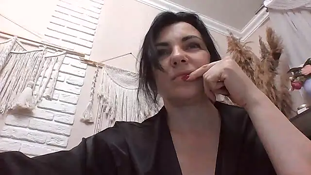 Camilynbi online show from 07-14-26, 06:02