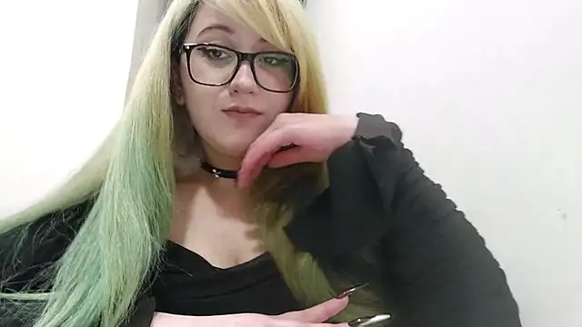 Snapshot of FeliniKatechini chatting on 06-26-26, 10:14 FeliniKatechini online show from 06-26-26, 10:14