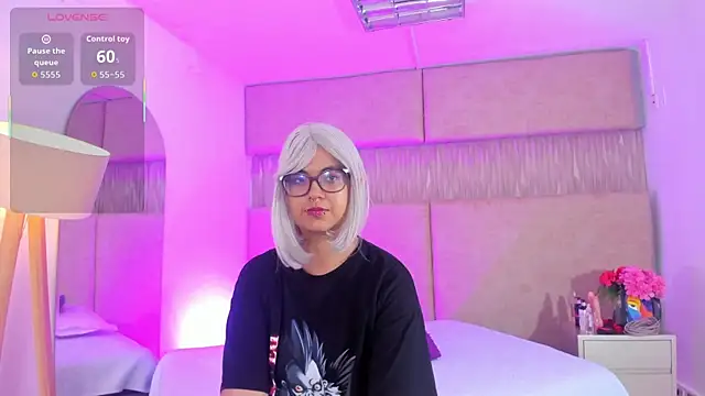 Snapshot of __Izumii__ chatting on 07-18-26, 12:20 Izumii online show from 07-18-26, 12:20