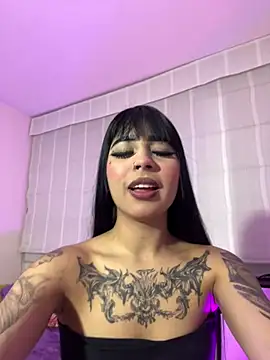 Snapshot of -Brittanny chatting on 07-23-26, 01:30 -Brittanny online show from 07-23-26, 01:30