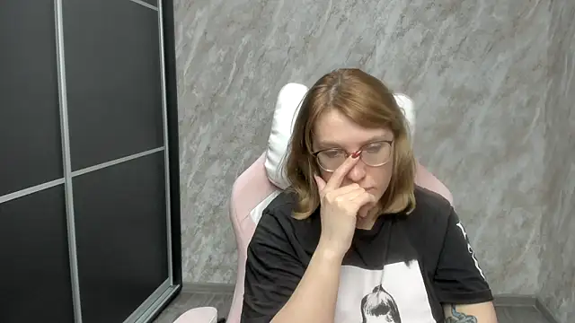 Reginasmilee online show from 02-21-25, 03:21