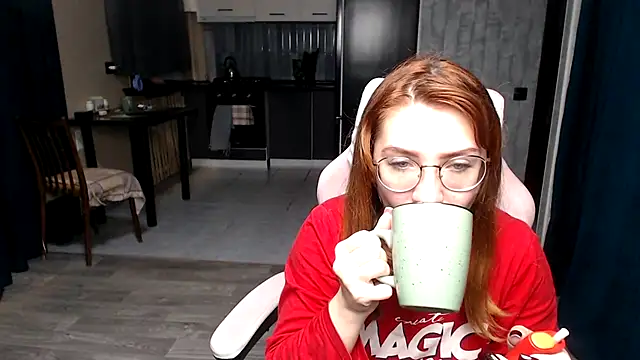 Reginasmilee online show from 10-25-25, 01:02