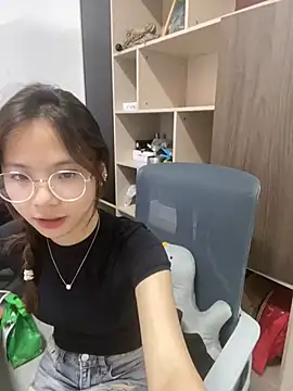 YY-1-1-1 online show from 06-25-26, 07:13