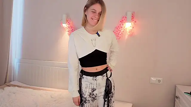 ChloeElise online show from 06-23-26, 01:20