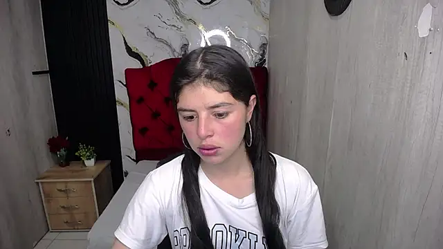 Snapshot of lyssa_blue chatting on 06-24-26, 12:37 lyssa blue online show from 06-24-26, 12:37