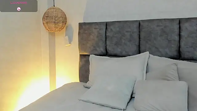 vera  lux online show from 08-04-26, 12:30