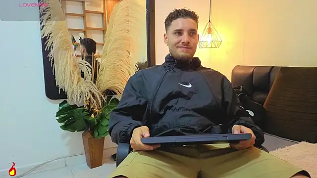 Snapshot of Kiing_001 chatting on 07-19-26, 07:28 Kiing 001 online show from 07-19-26, 07:28