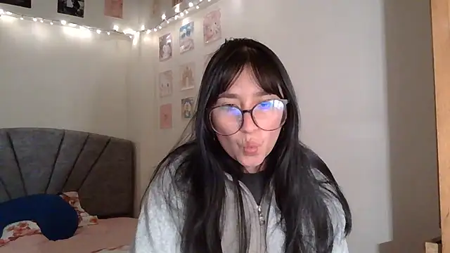 Snapshot of Zui_Luh chatting on 07-14-26, 04:17 Zui Luh online show from 07-14-26, 04:17