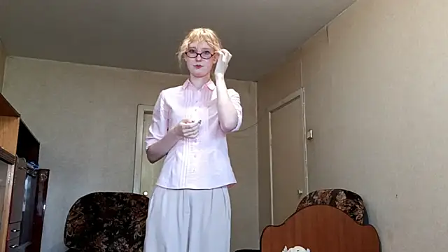 CuteLittleAngel online show from 06-27-26, 12:22