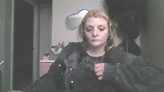 Snapshot of liltrinketgirl chatting on 07-04-26, 08:31 liltrinketgirl online show from 07-04-26, 08:31