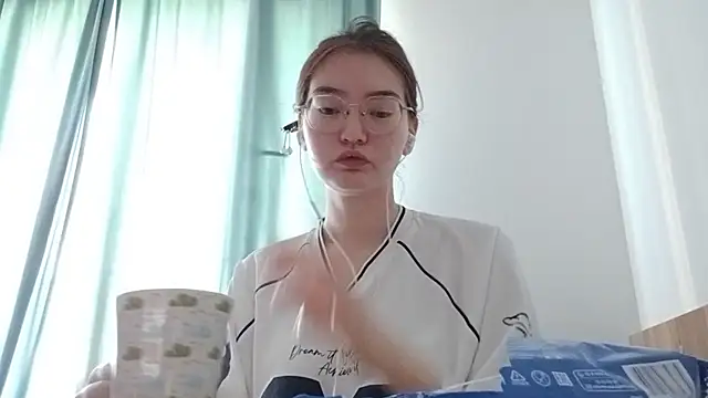 Snapshot of BeatrizGeving chatting on 07-05-26, 07:26 BeatrizGeving online show from 07-05-26, 07:26