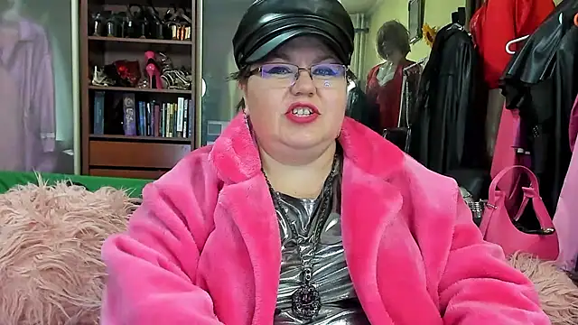 Snapshot of KaryQueen chatting on 12-04-24, 05:11 KaryQueen online show from 12-04-24, 05:11