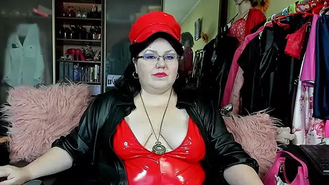 Snapshot of KaryQueen chatting on 02-14-25, 04:41 KaryQueen online show from 02-14-25, 04:41