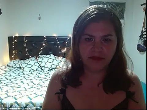Snapshot of Pao_vi chatting on 07-22-26, 02:25 Pao vi online show from 07-22-26, 02:25