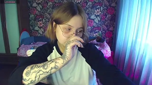 Snapshot of brandylamrane chatting on 07-11-26, 05:54 brandylamrane online show from 07-11-26, 05:54