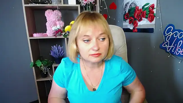Snapshot of KiraSmiling chatting on 07-22-26, 06:27 KiraSmiling online show from 07-22-26, 06:27