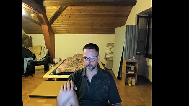 Snapshot of supersquirrel chatting on 07-16-26, 11:33 supersquirrel online show from 07-16-26, 11:33