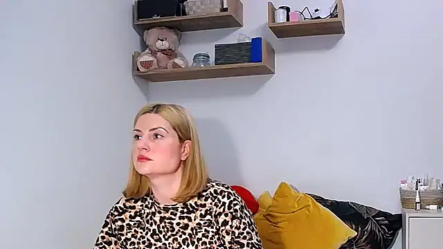 alisenties online show from 10-11-25, 02:37