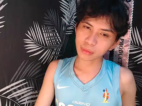 Snapshot of UrasianFemboy chatting on 07-17-26, 03:02 UrasianFemboy online show from 07-17-26, 03:02