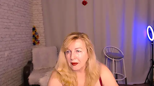 Snapshot of Samantha_Si chatting on 02-04-25, 06:06 Samantha Si online show from 02-04-25, 06:06