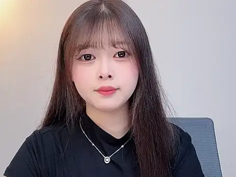 Snapshot of Winnie005 chatting on 07-17-26, 02:51 Winnie005 online show from 07-17-26, 02:51