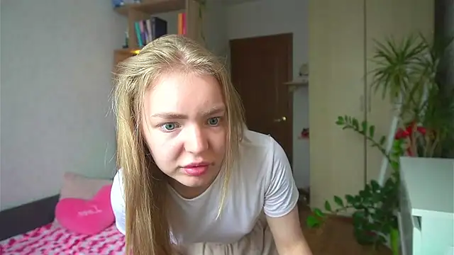 Snapshot of Emilyemmi chatting on 07-18-26, 07:34 Emilyemmi online show from 07-18-26, 07:34