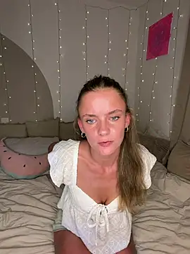 Snapshot of Stella_Rosee chatting on 07-17-26, 06:35 Stella Rosee online show from 07-17-26, 06:35