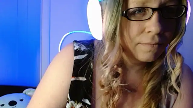 Snapshot of XxMs_StarzxX chatting on 01-17-25, 01:04 XxMs StarzxX online show from 01-17-25, 01:04