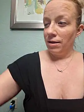 Snapshot of XxMs_StarzxX chatting on 02-14-25, 06:34 XxMs StarzxX online show from 02-14-25, 06:34