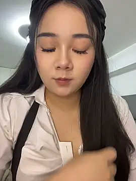 Snapshot of Luna-girl chatting on 07-21-26, 01:57 Luna-girl online show from 07-21-26, 01:57